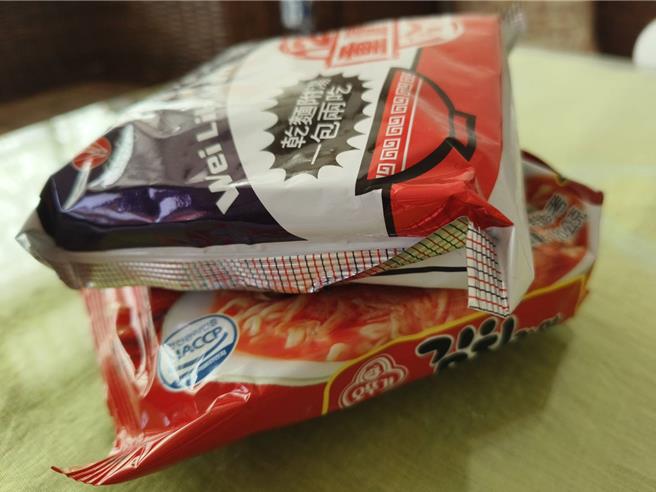 嘉義名律師王振名臉書貼文建議收押的被告用早餐配泡麵。（廖素慧攝）