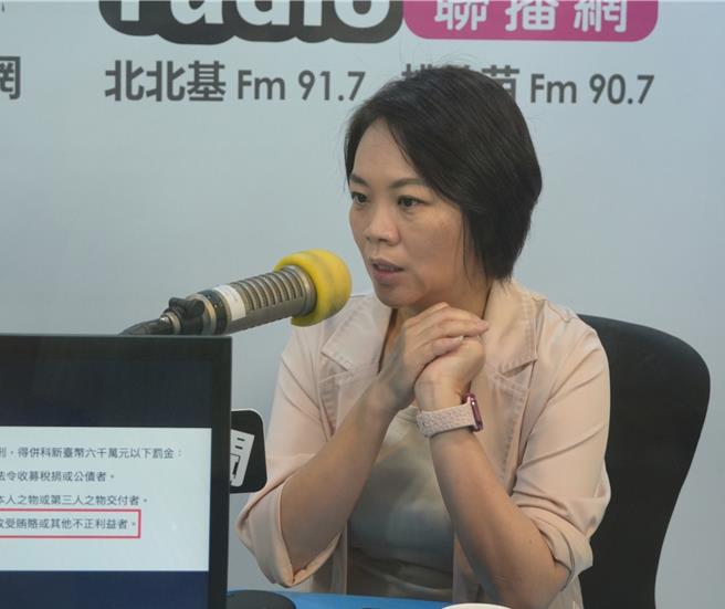 民进党台北市议员简舒培6日指出，柯文哲在无保请回时称他对京华城容积奖励840％都不知道，不是都市计画专业，是都委会委员决议就把责任推掉，「他被羁押禁见对于民眾来讲，这个贪官就是该被抓。」（《POP撞新闻》提供／丁上程台北传真）