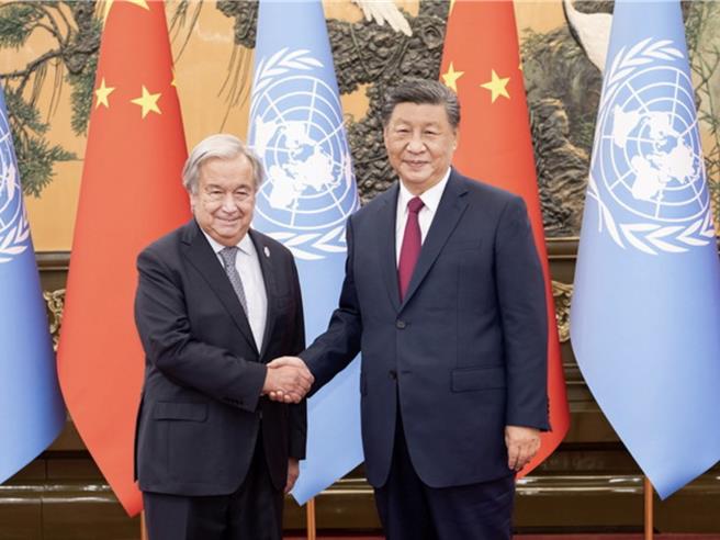 联合国秘书长古特雷斯（左）赴陆出席2024中非论坛，5日会见中国国家主席习近平。（中国外交部官网）