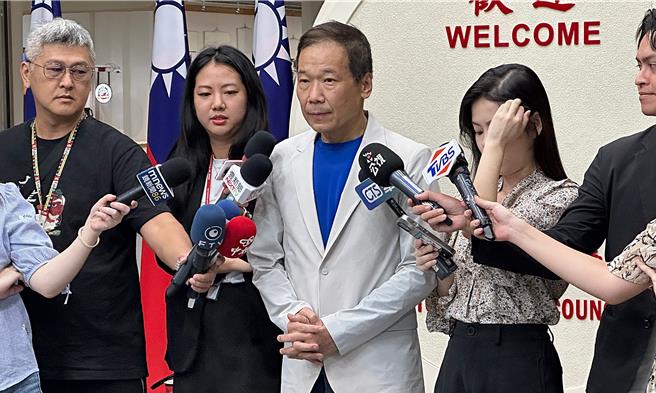 國民黨台北市議員鍾小平6日受訪時表示，檢方的證據已經相當明確，希望柯文哲餘生可以不要在牢裡。（丁上程攝）