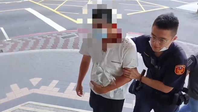 44岁刘姓工人因不满18岁刘姓同事工作不认真，经常摸鱼，6日凌晨相约在板桥区中正路玫瑰公园谈判。（海山警分局提供）