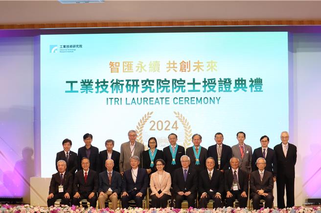 工研院6日舉辦第13屆工研院院士授證典禮，今年新出爐的院士包括NVDIA執行長黃仁勳、AMD董事長蘇姿丰、中美矽晶董事長徐秀蘭、台中榮總院長陳適安、宏碁董事長陳俊聖。（邱立雅攝）