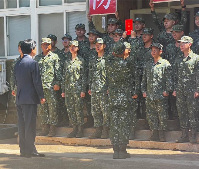 賴清德總統到澎防部防空連頒發加菜金。（游念育攝）