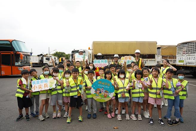 新竹市政府於今年暑假辦理「新竹市節能小尖兵校園列車」活動，吸引逾200位學童參與。（新竹市政府提供／王惠慧新竹傳真）