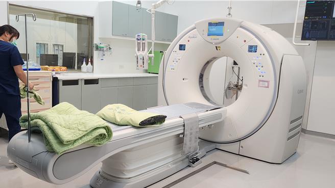 衛福部澎湖醫院「160切電腦斷層掃描儀」6日揭牌啟用，澎湖醫療再添檢驗利器。（許逸民攝）