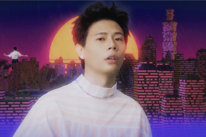 柯朋宇在MV里自我挑战。（光与澈音乐提供）