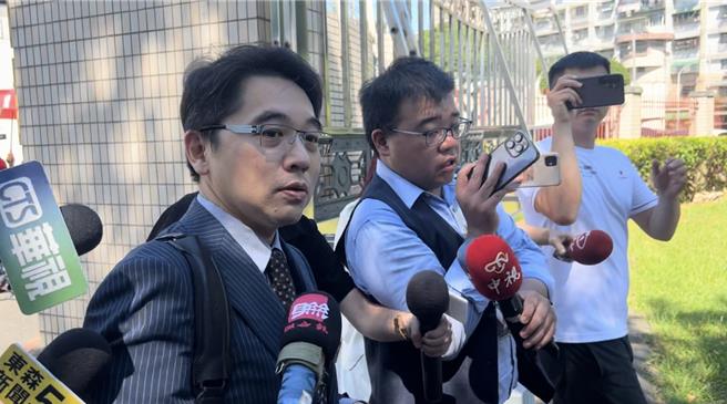 柯文哲委任律师陆正义抵达北所。（吕健豪摄）