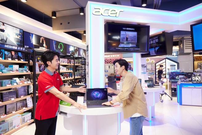 在全国电子购买笔电享专属延长保固服务。（全国电子提供）