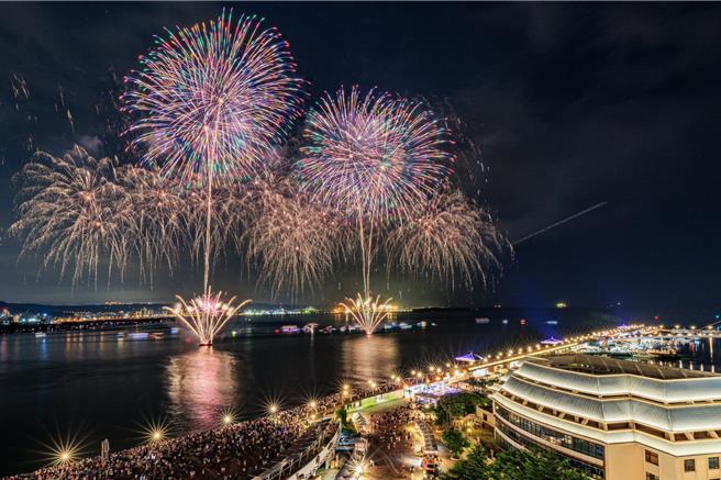 「2024淡水漁人碼頭仲夏繽紛樂」煙火秀最終場將於9月8日周日晚間登場，預估會吸引大批人潮湧入漁人碼頭。（圖／福容大飯店淡水漁人碼頭）
