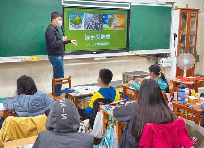 教師上課示意圖。（本報資料照）