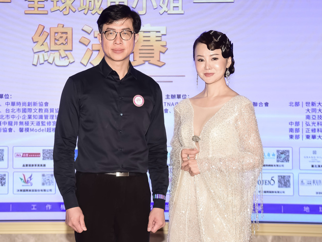 （左起）全球城市小姐指定美容雕塑醫師邱浚彥、創始人張如君。（中華全球城市選拔協會提供）