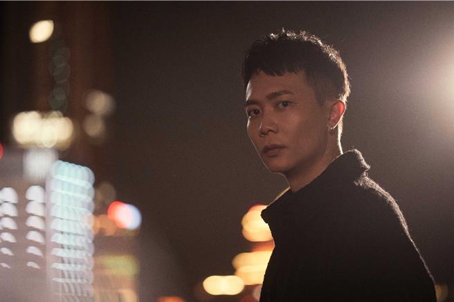 萧秉治日前拍摄新歌MV。（相信音乐提供）