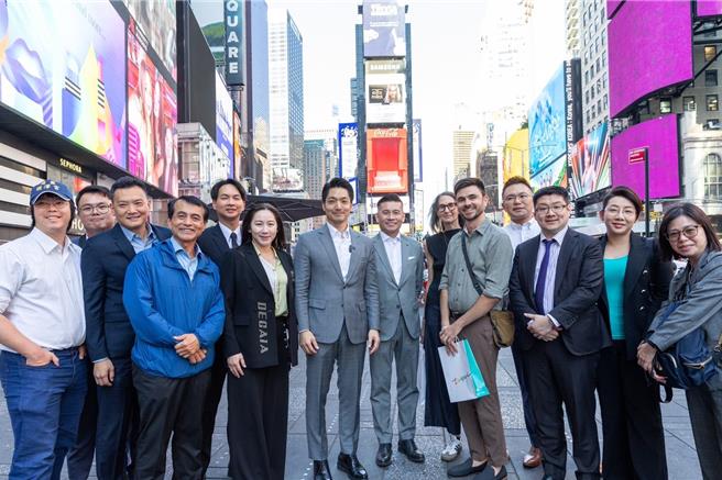 台北市长蒋万安与一同访美的官员、议员们，于纽约时间5日下午参访纽约交通局及时代广场。（台北市政府提供／丁上程台北传真）