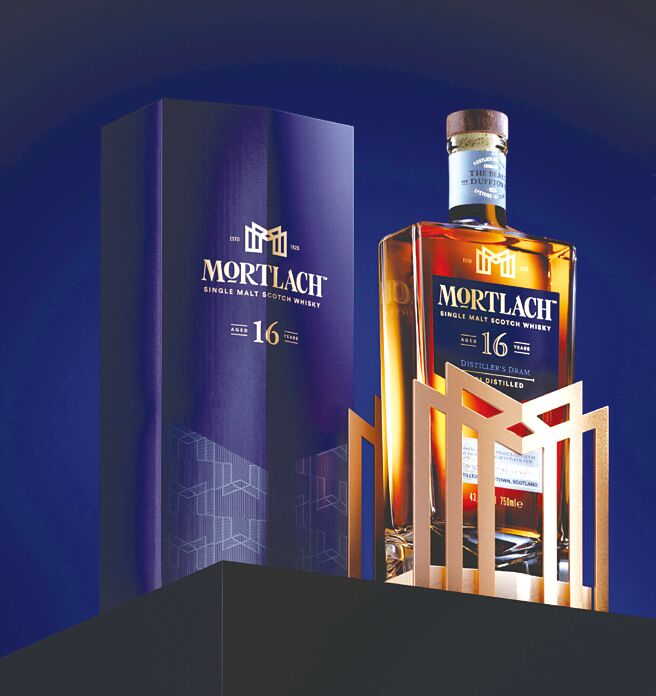 在中秋团圆之际，「慕赫16年单一麦芽威士忌限量奢金典藏版」带来的不仅是味蕾的享受。只限于指定菸酒专卖店限量贩售，售完为止。酒精浓度43.4％，容量750ml，建议售价：2,950元。图／业者提供