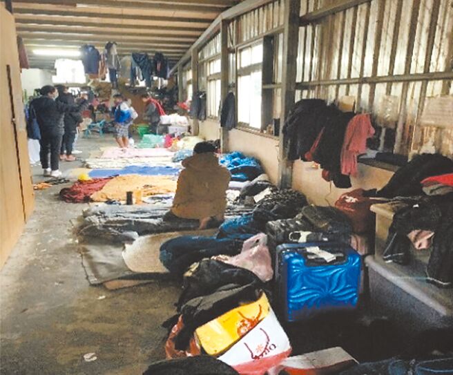 有64名外籍漁工去年於小卷捕撈期後，被雇主要求簽下自動解聘書，且放無薪假期間還要自行負擔食宿費，居住在環境惡劣的房舍，監察委員認為勞動部、新北市政府皆有違失。（監察院提供／蔡雯如台北傳真）