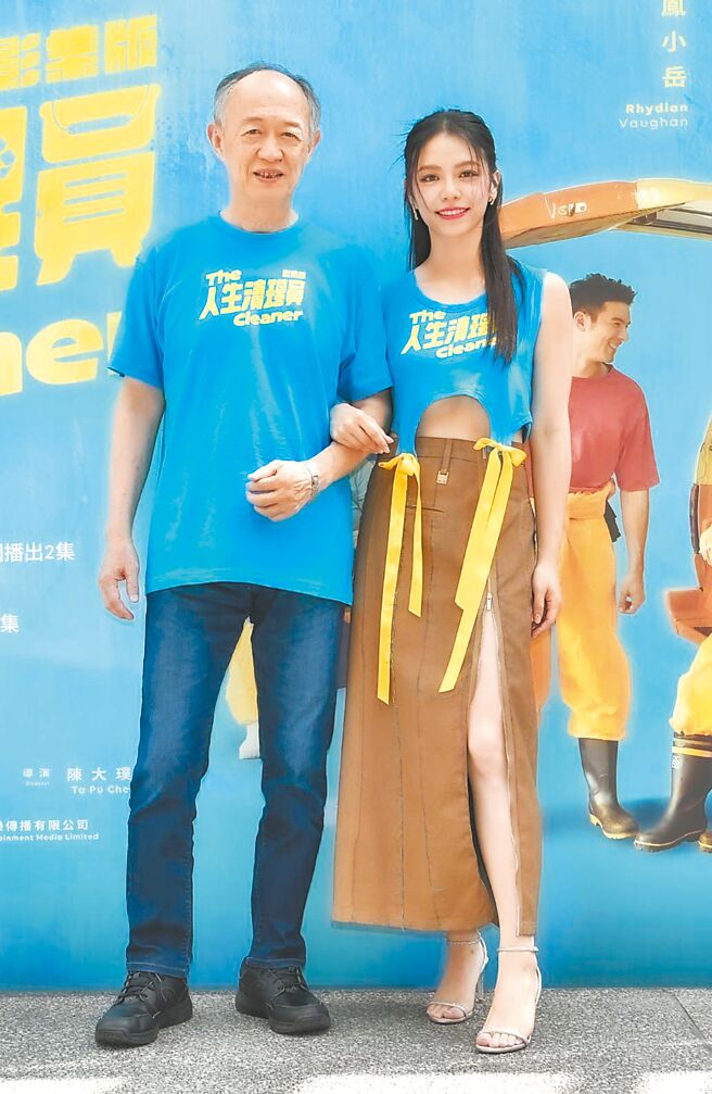 金士傑（左）、宋芸樺在《人生清理員》飾演父女，5日一起出席首映會。（公視提供）