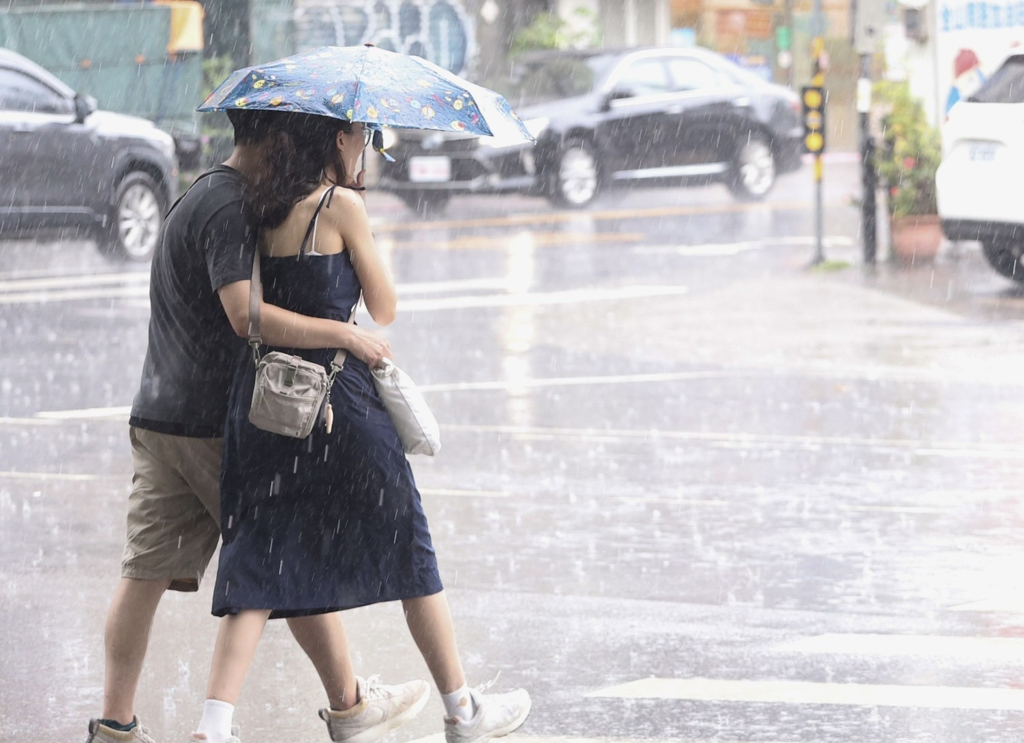 雨彈來襲！北北基13縣市大雨特報 一路下到晚上