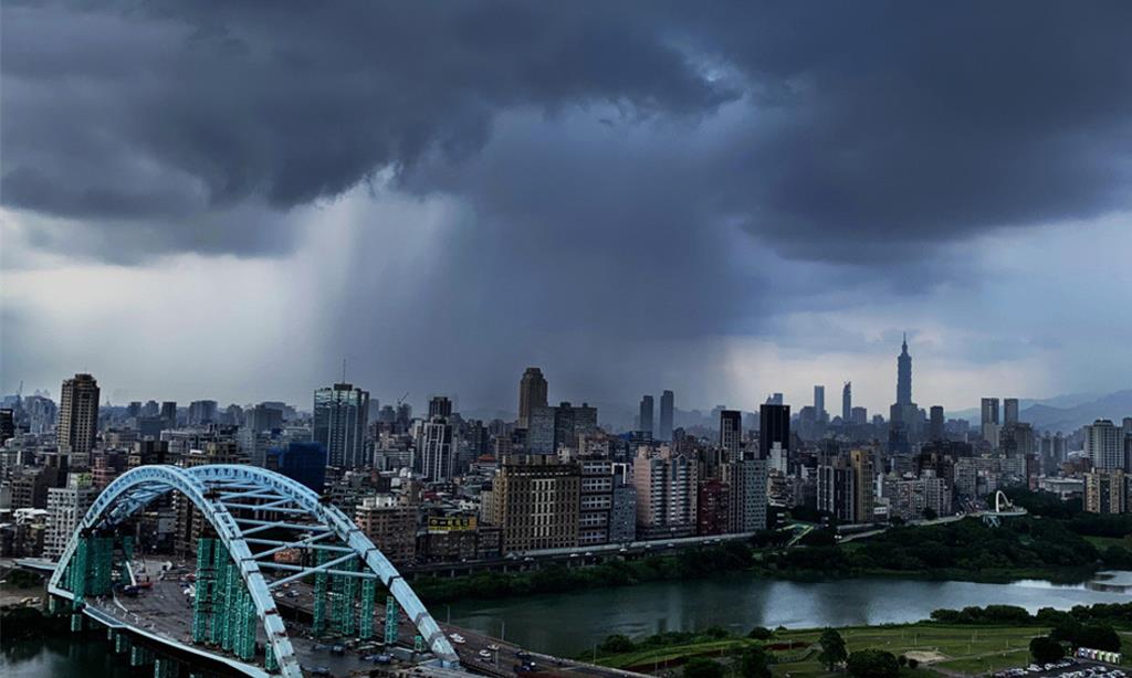 雷雨來了！松山機場暫停地面作業 