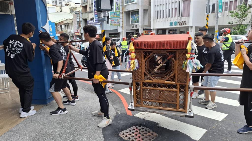 全台首邑縣城隍夜巡 大駕穿梭台南舊城區徹夜抓鬼