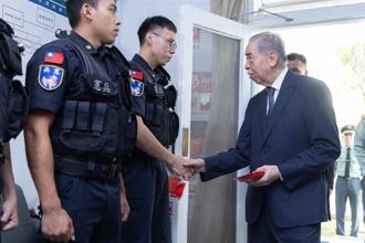 軍人之友社榮譽理事長慰訪桃園駐軍 李棟樑：感謝官兵辛勞