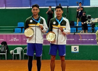 软网》余凯文携手郭建群 勇夺世锦赛男子双打金牌 