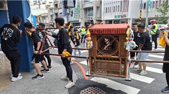 全台首邑县城隍夜巡 大驾穿梭台南旧城区彻夜抓鬼