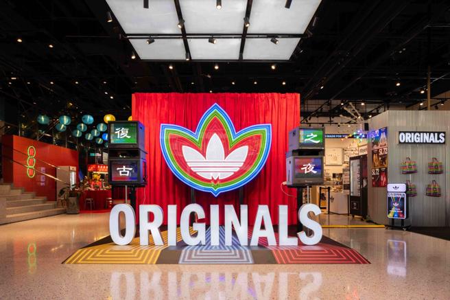 adidas Originals在店门口打造復古装置艺术。（adidas Originals提供）