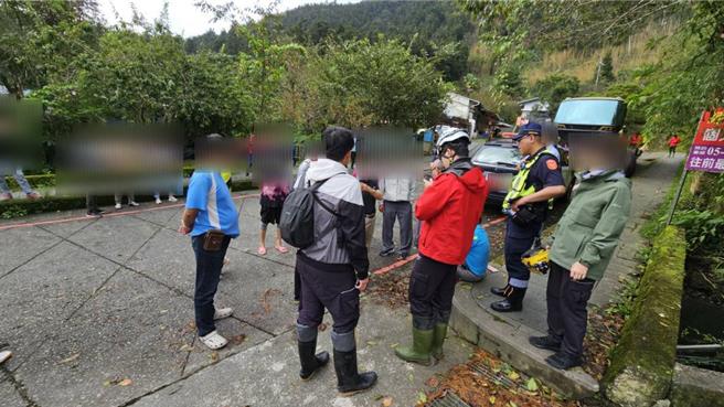 高雄市一旅行團6日到阿里山鄉大凍山頂湖步道健行，其中一名團員走失，救援小組找了半天，才發現黃姓登山客已自行回家。（嘉義縣消防局提供／呂妍庭嘉義傳真）