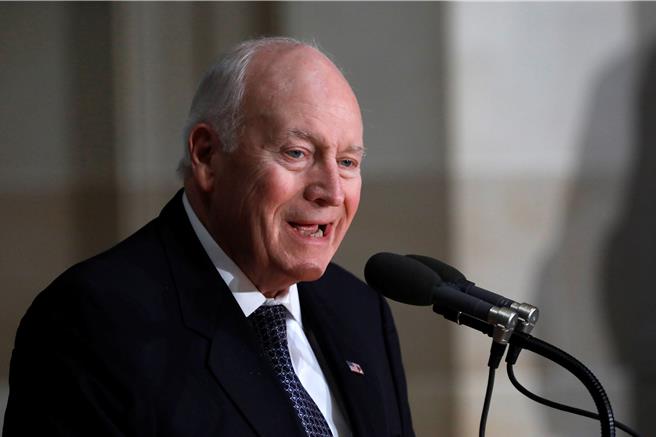 83岁的钱尼说，「在我们国家248年歷史上，从来没有一个人比川普对我国构成更大的威胁。」（路透社）