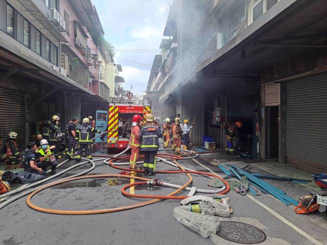 今（7日）下午16时许，新北市三重区中正北路428巷7弄发生一起火警。（简铭柱翻摄）