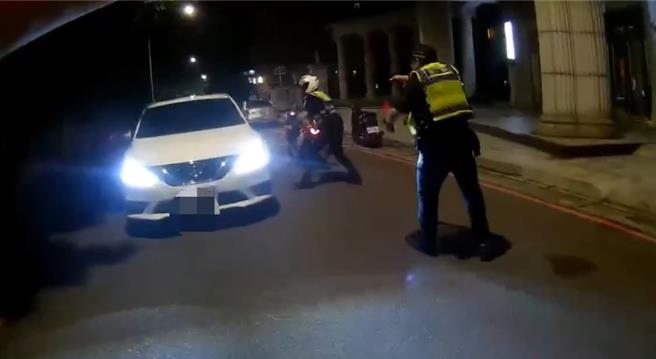 陳男駕車拒檢。（板橋警分局提供）