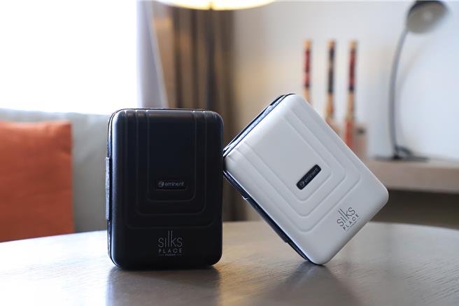 「晶YEAH拾光」专案，双人入住不含早餐每晚4299元起，再加赠「万国通路」联名款硬壳式过夜包与法国香氛精品Diptyque旅行组。（图／台南晶英酒店）