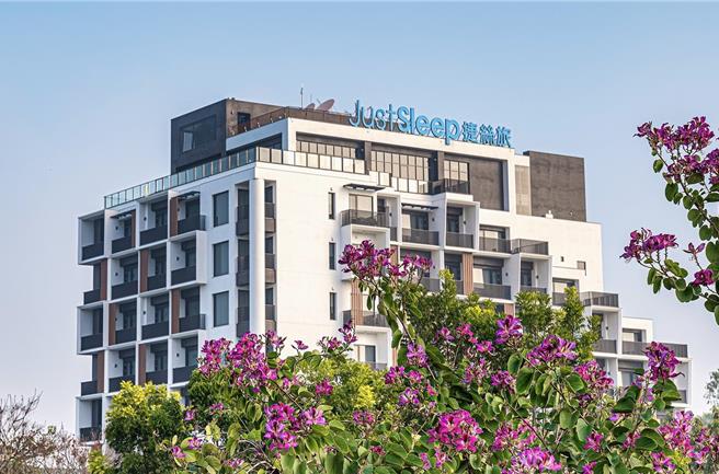 「晶YEAH拾光」专案，4人成行入住台南晶英每晚6500元起，加赠捷丝旅台南虎山馆同等房型住宿券，3天2夜旅程，每人每晚最低812元。（图／台南晶英酒店）