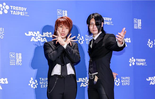ASMRZ成员TANAKA（左）和NEEDMORECASH首次合体来台演出。（罗永铭摄）