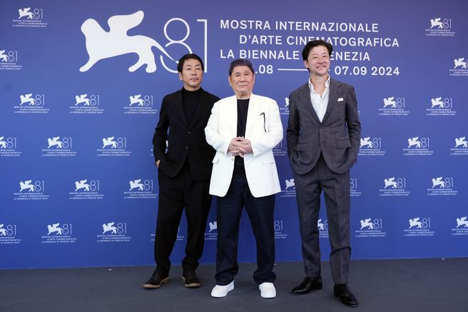 由大森南朋（左起）、北野武、淺野忠信主演的電影《破碎的憤怒》登上威尼斯影展。（圖／shutterstock／達志）