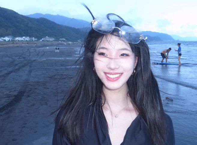 Elly赴美留学晒海边仙照。（图／IG@polarbearelly）