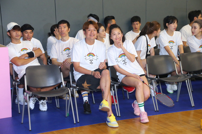 喜爱打羽球的六月，收到台北羽球公开赛的贵宾证相当开心。（图／中时资料照）