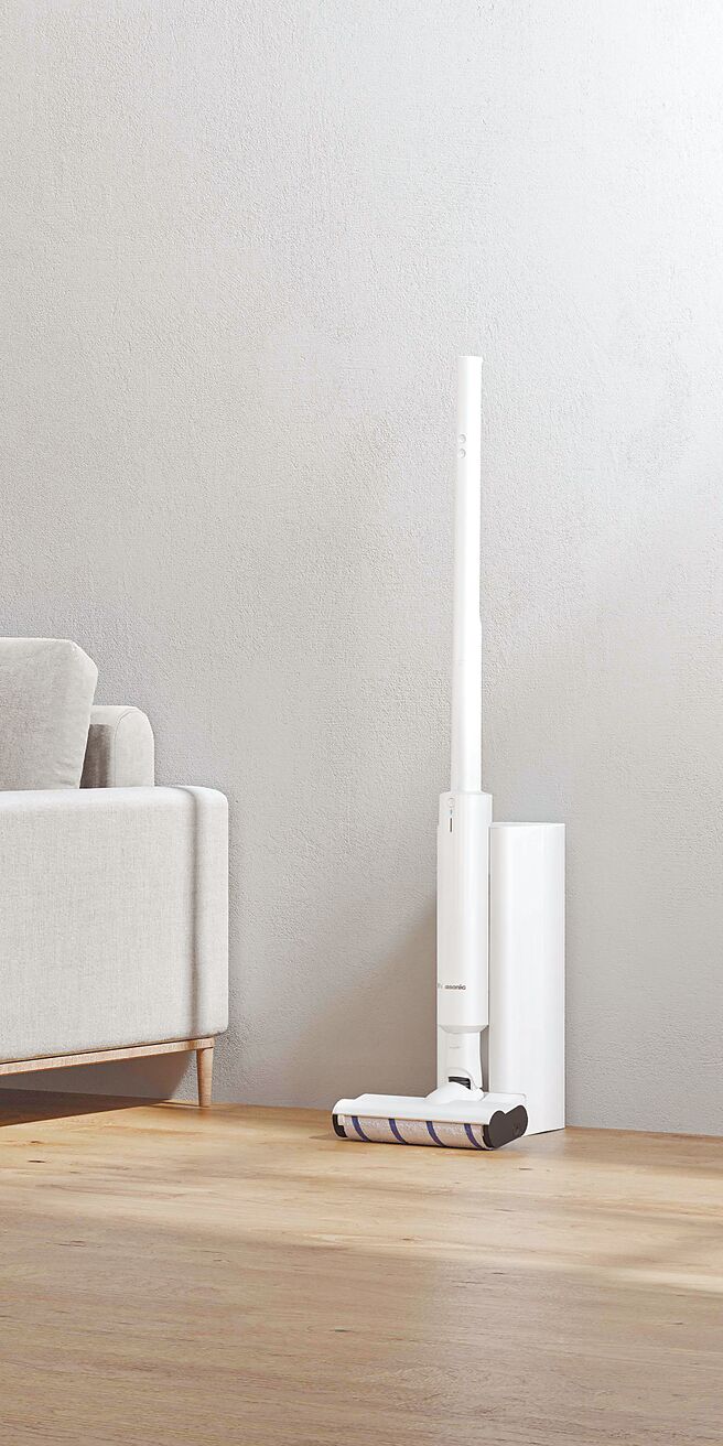 Panasonic自動集塵One Box吸塵器，清潔、收納、充電一機多工同步完成，輕巧機身搭配多樣化吸頭，輕鬆對應各種空間。圖／Panasonic提供