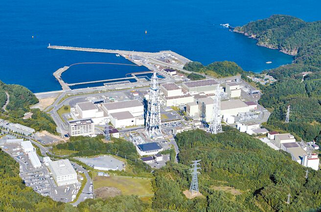 日本为重启最大核电厂，将制定相关疏散措施。图为女川核电厂。（路透）