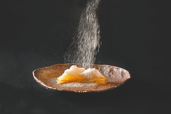 「渥达尼斯磨坊」以细腻风味呈现精致料理，图为甜点「青涩」。（慕舍酒店提供）