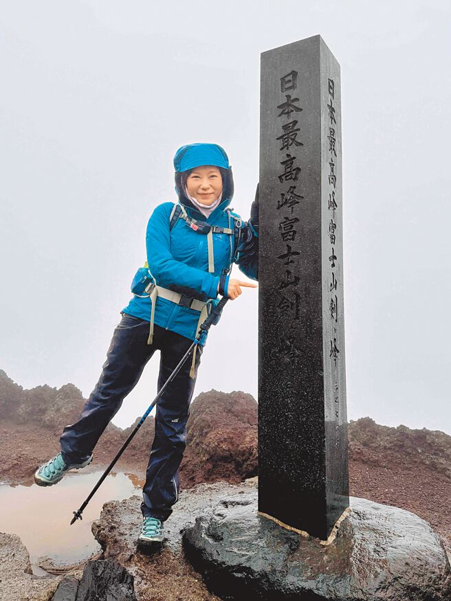 洪淑芬熱愛爬山，日前才挑戰日本富士山。（中天新聞提供）
