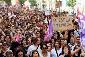 法國11萬人上街示威 抗議巴尼耶接任總理