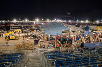印度宗教慶典成悲劇 觀眾「骨牌式墜地」 驚悚畫面曝