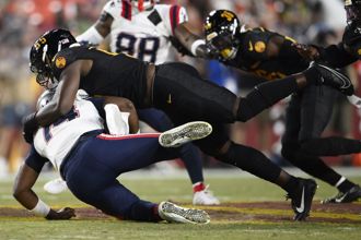 NFL》指揮官隊副理被盜錄影片引風波 私下嘲笑球員愚蠢、恐同