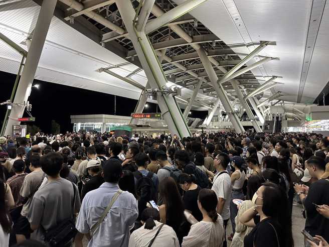 高雄街頭塞爆！3場活動齊辦 捷運站恐怖人潮曝 - 生活