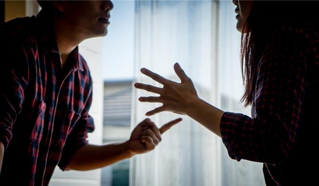 范姓男子发现妻子出轨叶姓指导教授，虽然获赔偿，与妻子的婚姻也结束，全案可上诉。(示意图／达志影像)