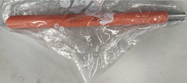 警方查扣的棍棒。（新店警分局提供）