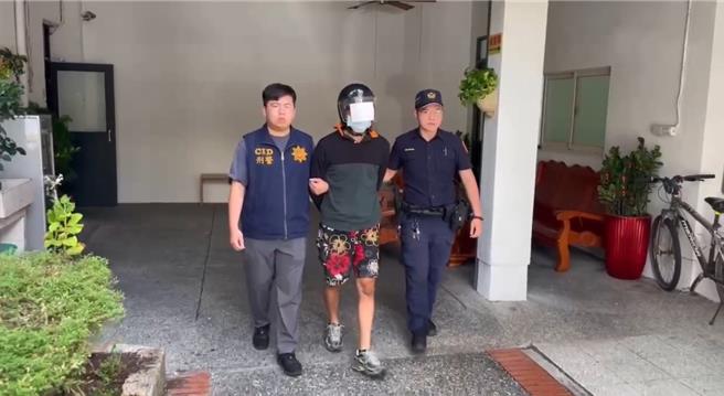 警方逮捕过程。（警方提供／吴佩蓉宜兰传真）