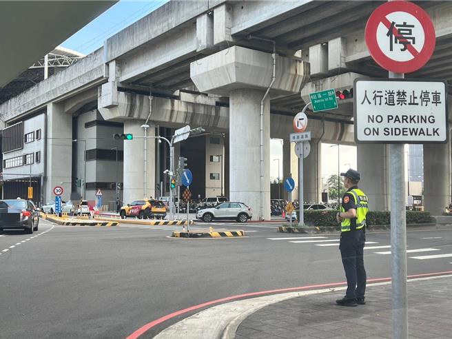 今年中秋節在17日登場，雖非連假，但不排除民眾自行於16日請假排出4天連假，台中市烏日警分局不輕忽，預計安排多名警力到場指揮。（警方提供／潘虹恩台中傳真）