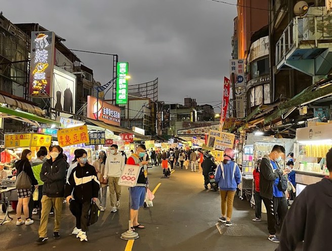新北市永和區的樂華夜市網友封為全台最好逛又好吃。（圖／翻攝自Google Map）